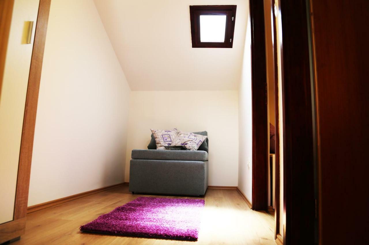New, Sunny Apartment Surrounded By Nature 오미살즈 외부 사진