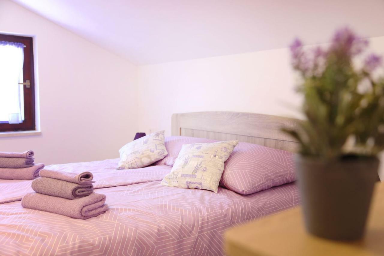 New, Sunny Apartment Surrounded By Nature 오미살즈 외부 사진